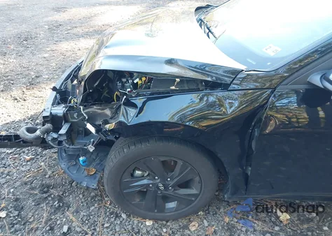 2021 Hyundai Elantra Sel z USA, uszkodzony, nr VIN KMHLM4AG4MU182915